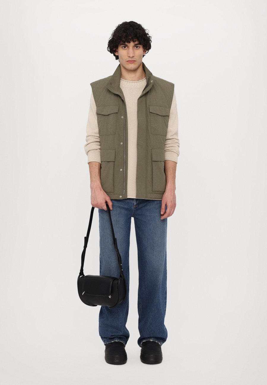 Сумка кросс-боди Bonastre LOVNI S UNISEX, Black
Сумка кросс-боди Bonastre LOVNI S UNISEX, Black