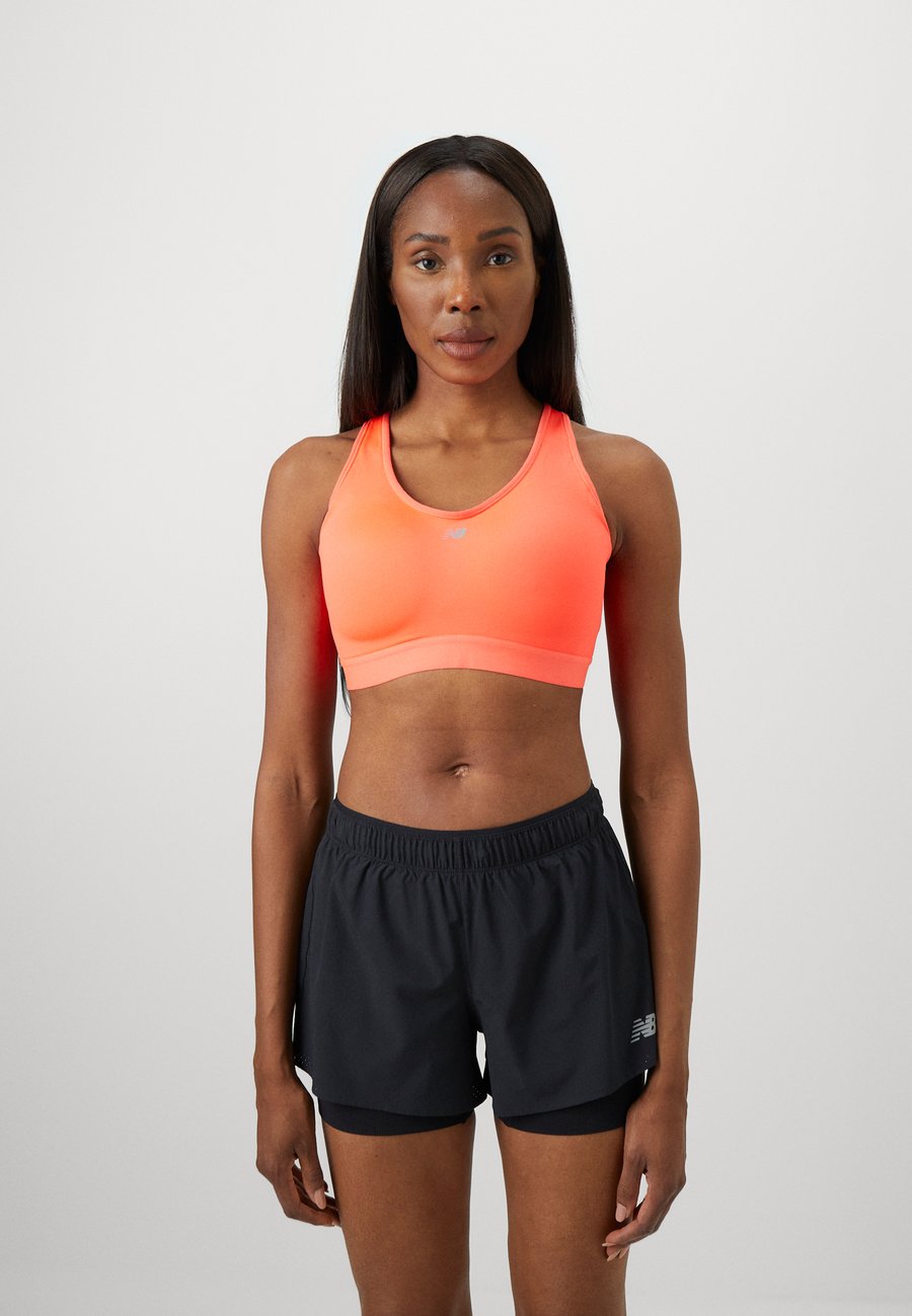 Бюстгальтер New Balance NB ESSENTIAL RUN, Urgent Red/Red
Бюстгальтер New Balance NB ESSENTIAL RUN, Urgent Red/Red
