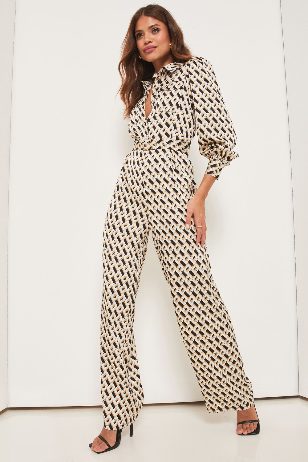 Летняя рубашка с длинными рукавами и широкими штанинами с поясом Lipsy, черный
Летняя рубашка с длинными рукавами и широкими штанинами с поясом Lipsy, черный