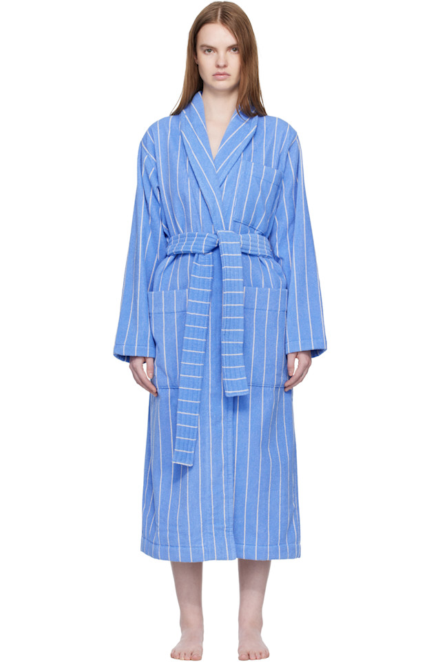 Tekla Классический махровый халат сине-белого цвета
Tekla Классический махровый халат сине-белого цвета