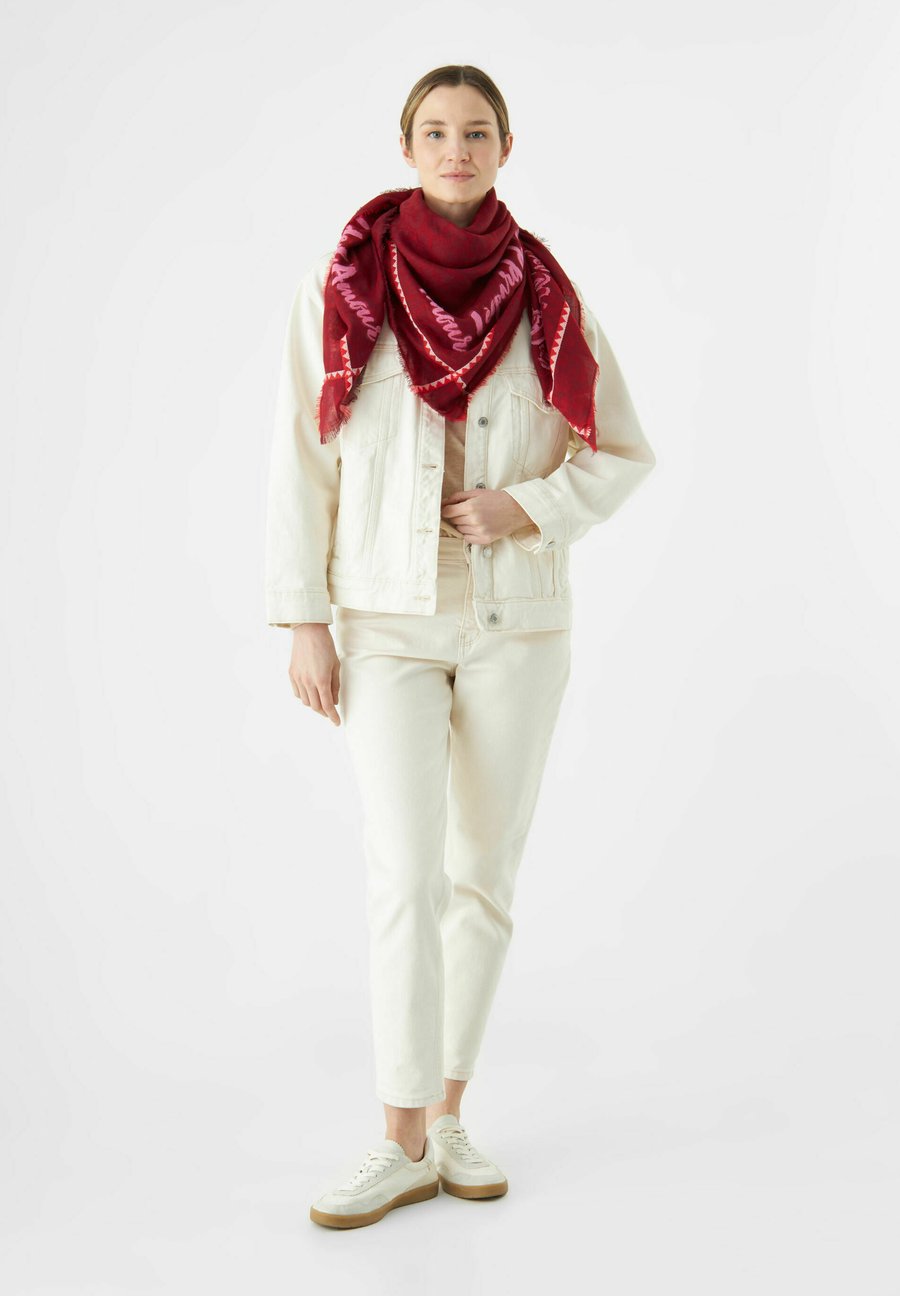 Шарф Codello JACQUARD MIT LEO-MUSTER, Rot/Red
Шарф Codello JACQUARD MIT LEO-MUSTER, Rot/Red