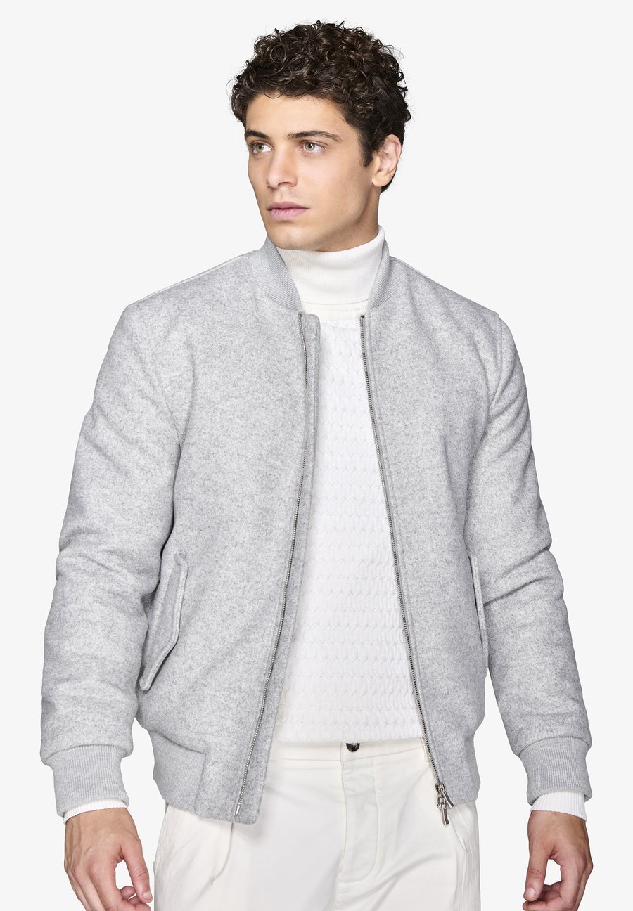 Куртка Dan John Bomber Jacket, Light Grey Solid/Light Grey
Куртка Dan John Bomber Jacket, Light Grey Solid/Light Grey