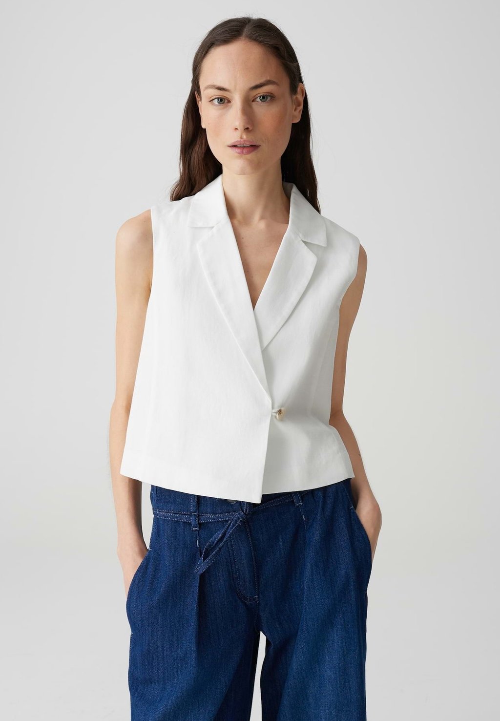 Жилет REGULAR FIT OPUS, белый
Жилет REGULAR FIT OPUS, белый