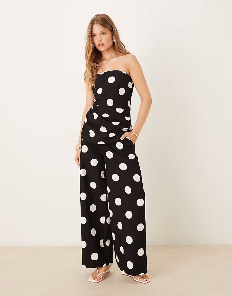 Льняные брюки Marielle, широкие, черного цвета Nobody'S Child
Льняные брюки Marielle, широкие, черного цвета Nobody'S Child