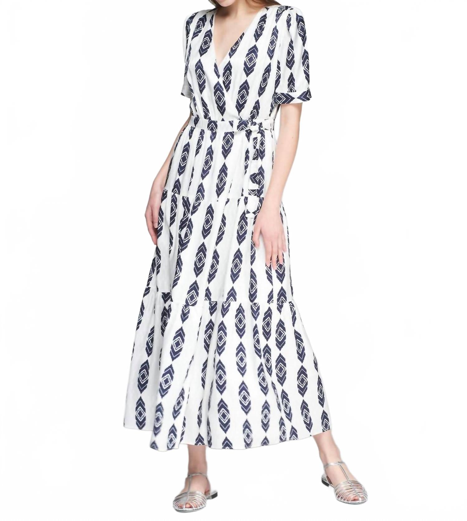 Темно-синее жаккардовое платье Vika Blanco из иката Vilagallo, Navy Blue Ikat
Темно-синее жаккардовое платье Vika Blanco из иката Vilagallo, Navy Blue Ikat