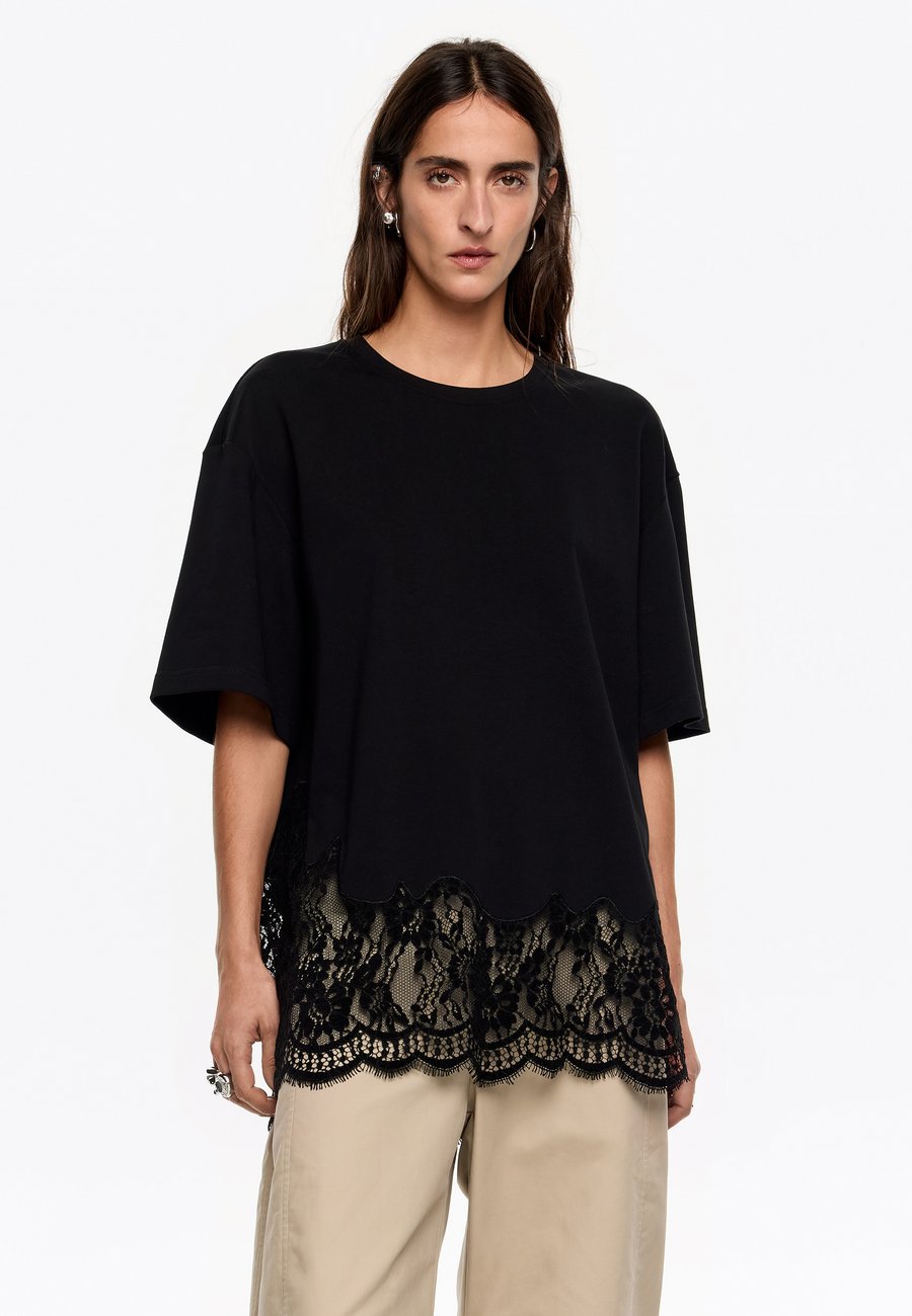 Футболка Bimba Y Lola OVERSIZE ENCAJES , Negr/Black, Черный, Футболка Bimba Y Lola OVERSIZE ENCAJES , Negr/Black
Футболка Bimba Y Lola OVERSIZE ENCAJES , Negr/Black, Черный, Футболка Bimba Y Lola OVERSIZE ENCAJES , Negr/Black