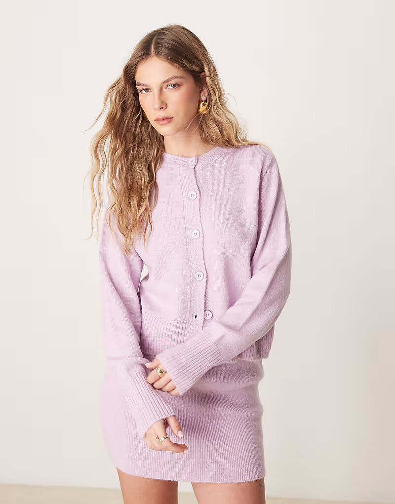 Вязаный кардиган ASOS DESIGN сиренево-розового цвета 
Вязаный кардиган ASOS DESIGN сиренево-розового цвета