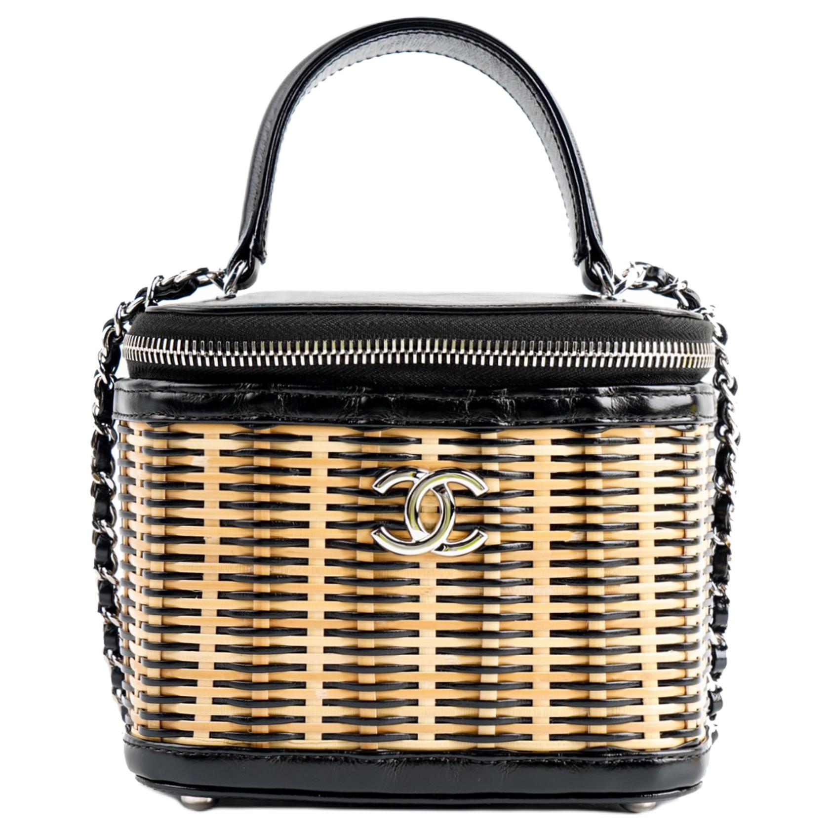 CHANEL Кожаная косметичка на цепочке, box bag, сумка через плечо, кроссбоди женская black brown
CHANEL Кожаная косметичка на цепочке, box bag, сумка через плечо, кроссбоди женская black brown