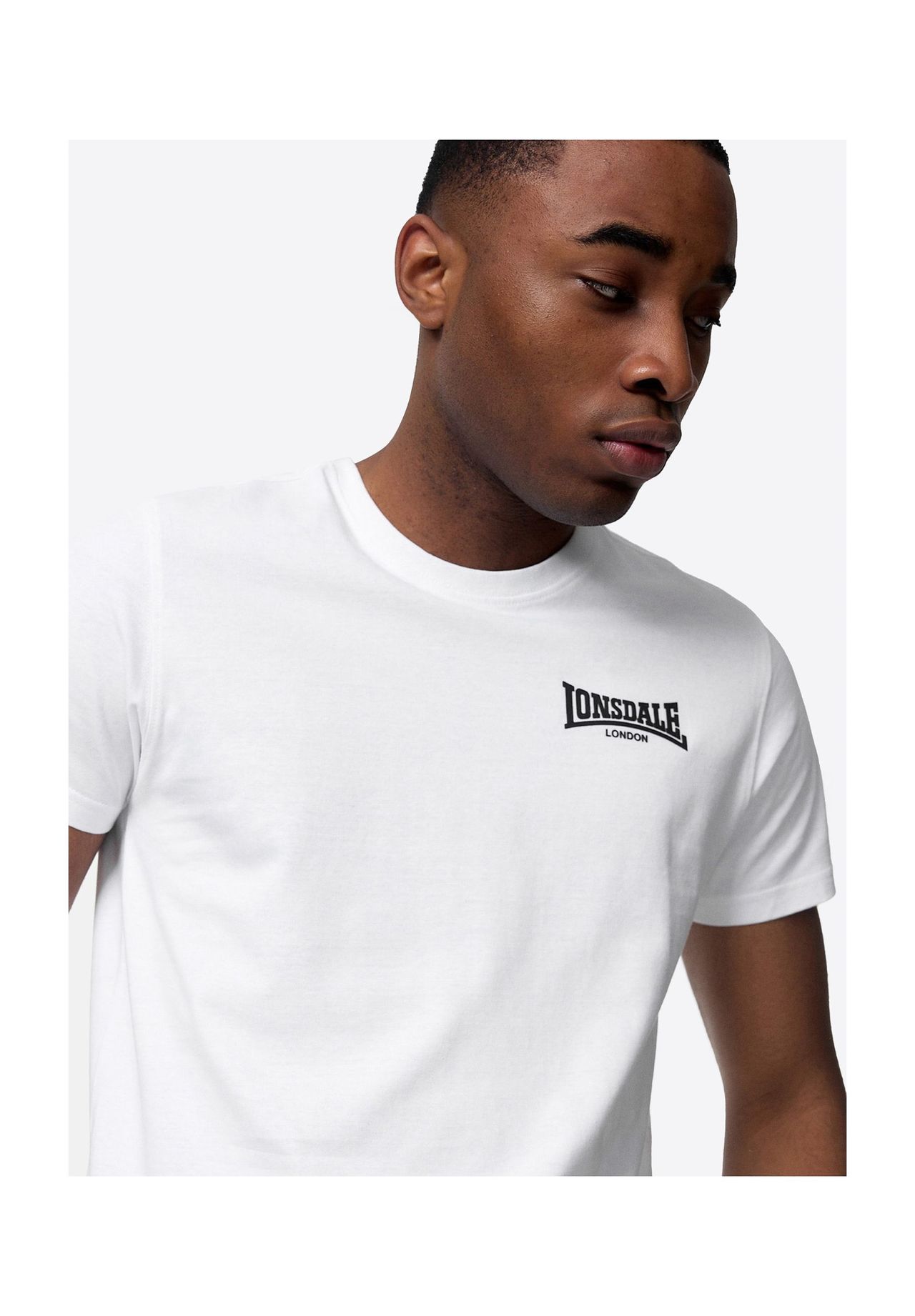 Мужская футболка приталенного кроя ELMDON LONSDALE, бело-черный 
Мужская футболка приталенного кроя ELMDON LONSDALE, бело-черный