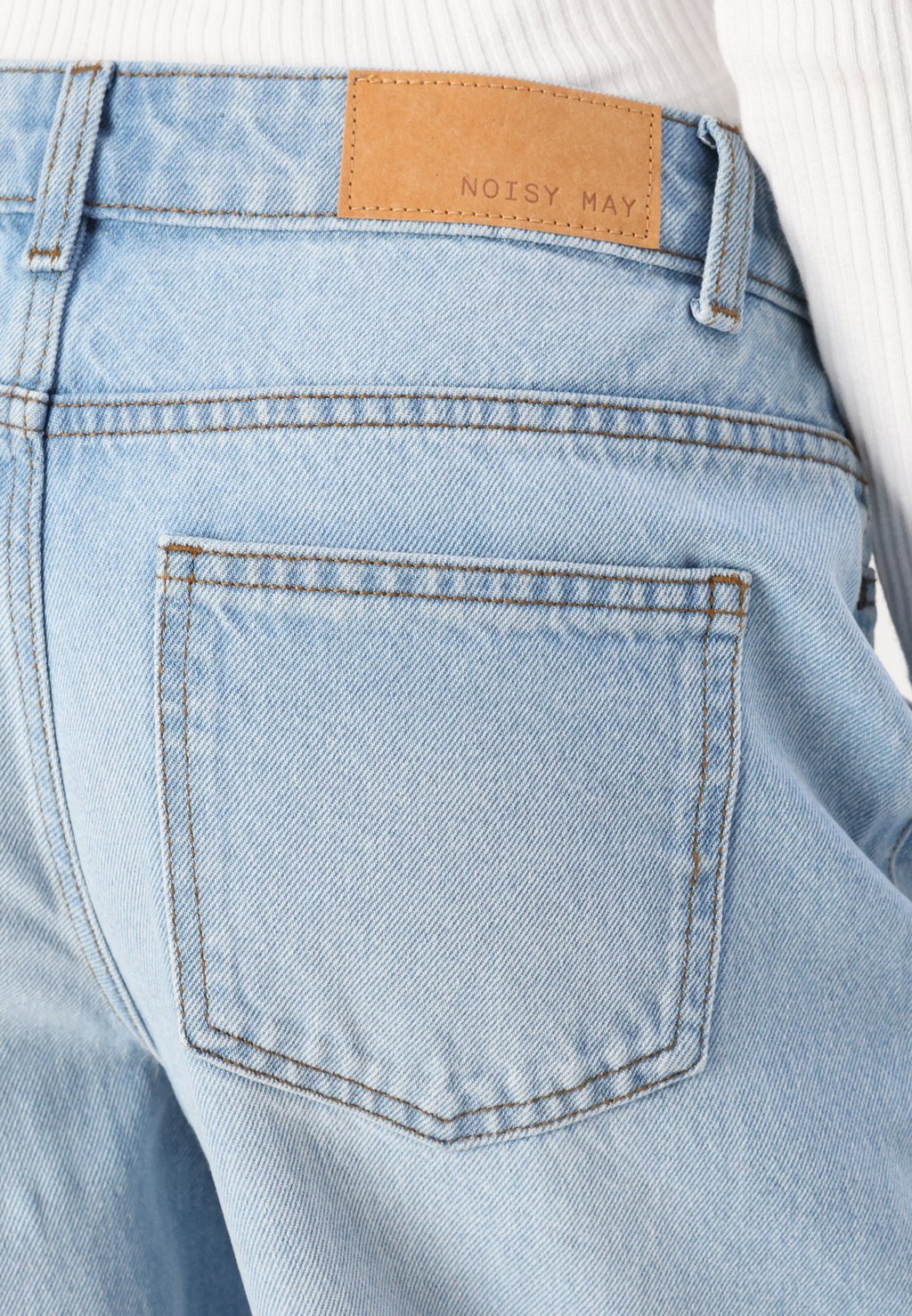 Джинсы свободного кроя NMBRANDY LOOSE Noisy May, светло-голубой деним
Джинсы свободного кроя NMBRANDY LOOSE Noisy May, светло-голубой деним