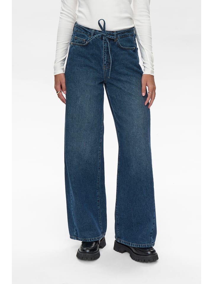 NÜMPH Джинсы "Nubrooklyn" - удобный крой - синего цвета
NÜMPH Джинсы "Nubrooklyn" - удобный крой - синего цвета