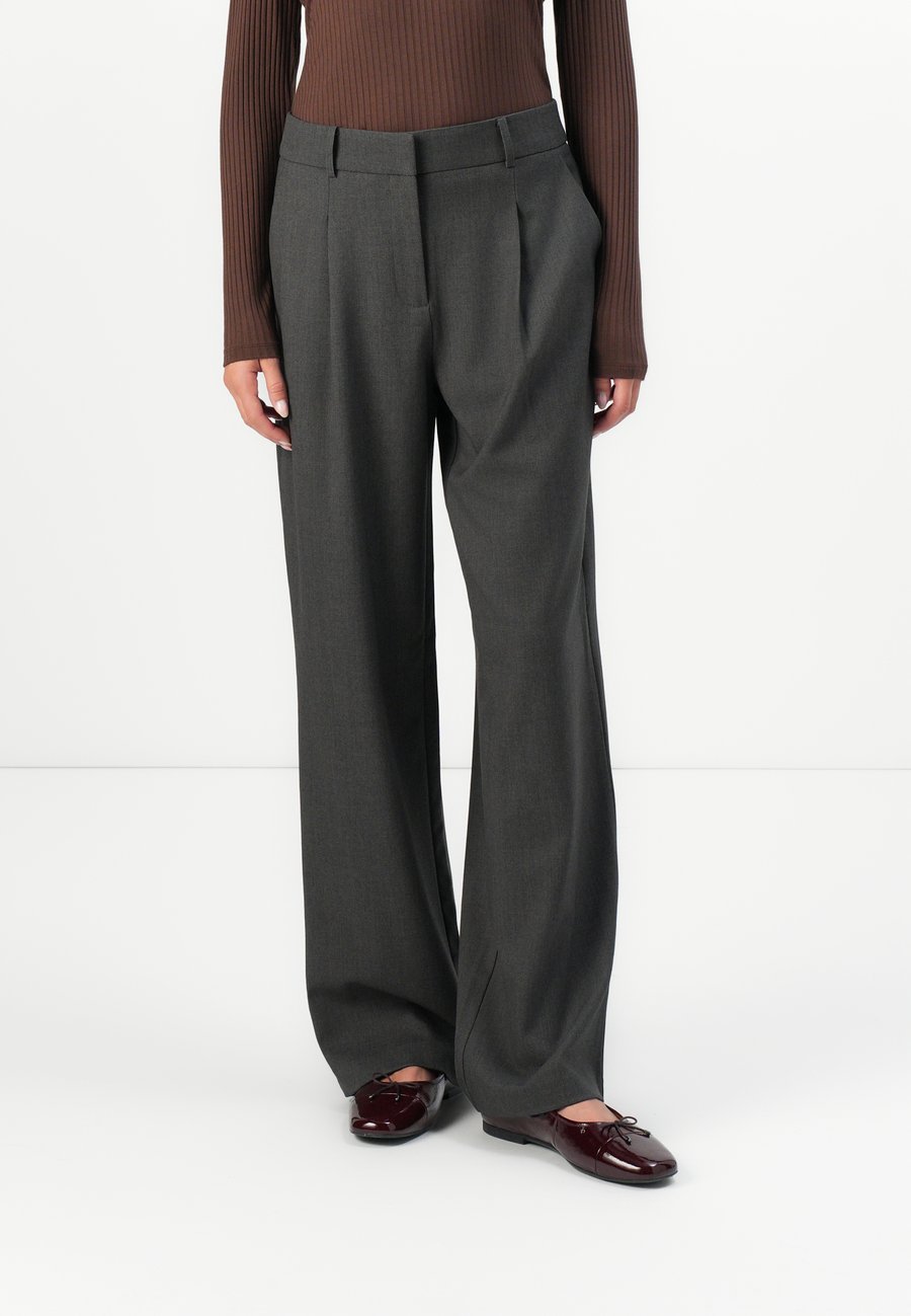 Брюки ONLY ONLDELLY LIFE PANT , Medium Grey Melange/Mottled Grey
Брюки ONLY ONLDELLY LIFE PANT , Medium Grey Melange/Mottled Grey