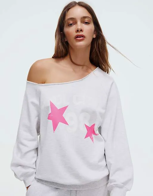 Светло-серый свитшот с асимметричным принтом Bershka
Светло-серый свитшот с асимметричным принтом Bershka