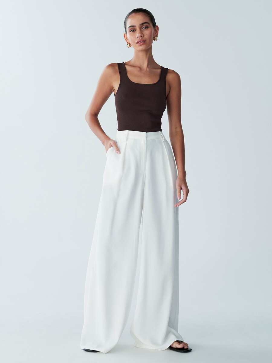 Широкие брюки со складками спереди St MRLO VIEW, белый 
Широкие брюки со складками спереди St MRLO VIEW, белый