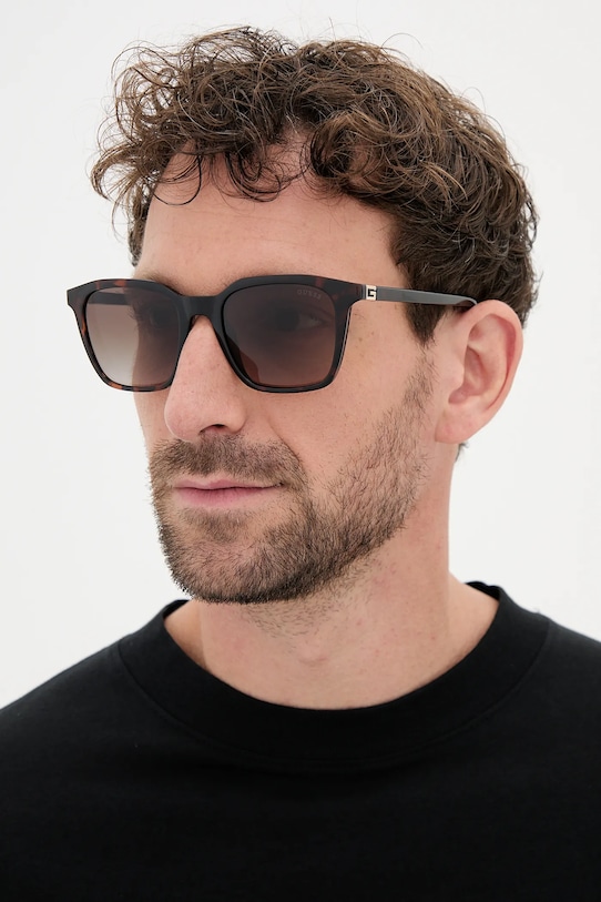 Солнцезащитные очки Guess, бордовый
Солнцезащитные очки Guess, бордовый