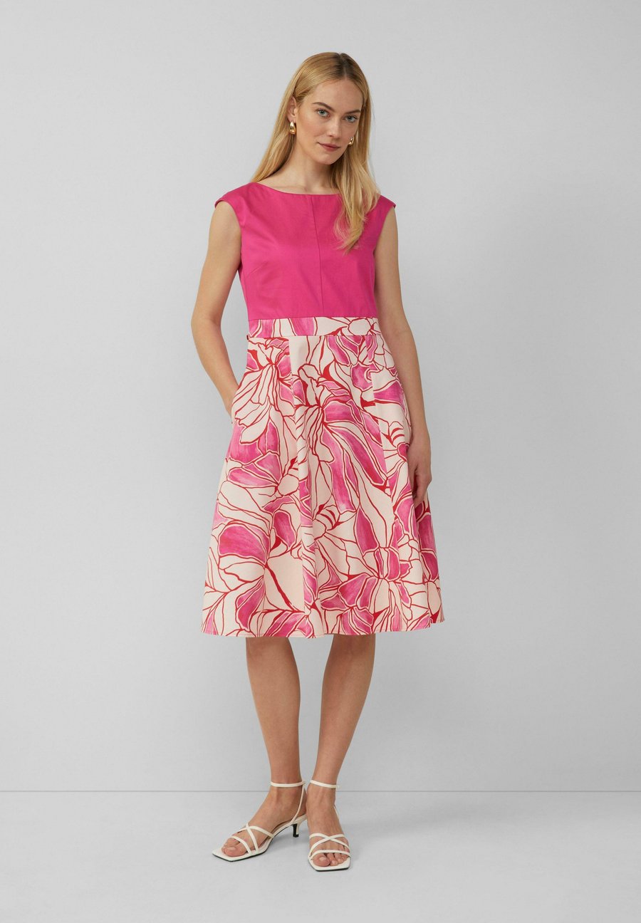 Платье s.Oliver BLACK LABEL Day dress, Puder/Off-White
Платье s.Oliver BLACK LABEL Day dress, Puder/Off-White