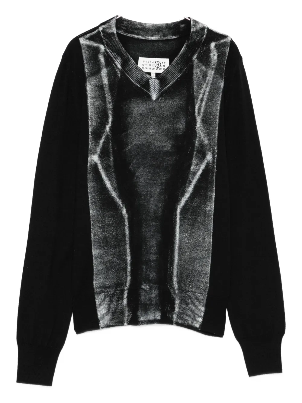 Свитер с V-образным вырезом и графическим принтом MM6 Maison Margiela, черный
Свитер с V-образным вырезом и графическим принтом MM6 Maison Margiela, черный