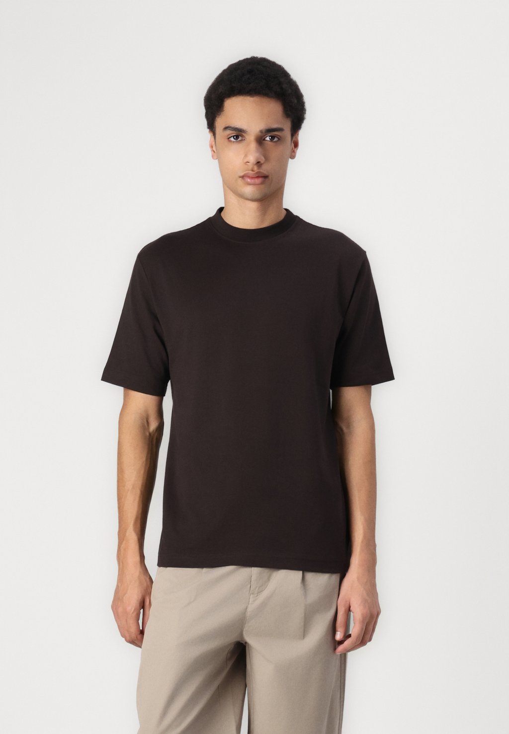 Базовая футболка Weekday, коричневый
Базовая футболка Weekday, коричневый