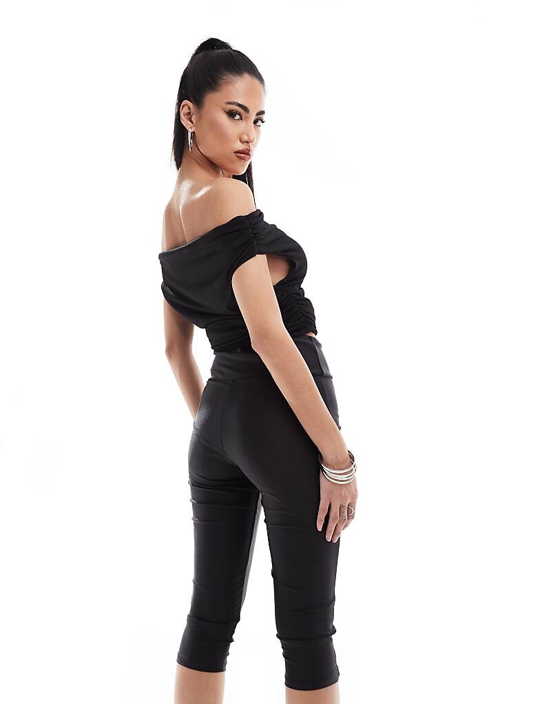 ASOS DESIGN – Черные матовые леггинсы-капри с блестками
ASOS DESIGN – Черные матовые леггинсы-капри с блестками