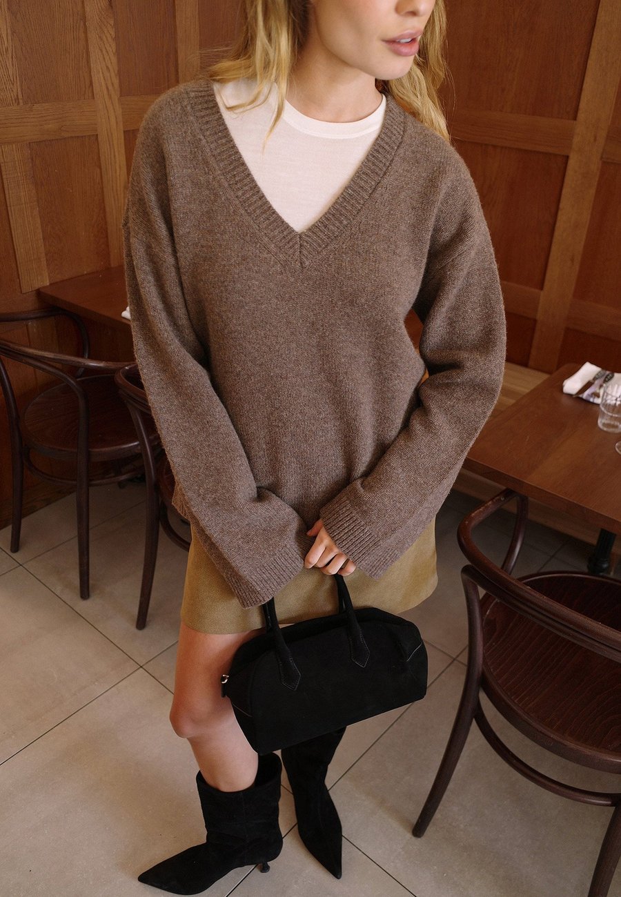 Джемпер NA-KD V-NECK, Brown
Джемпер NA-KD V-NECK, Brown