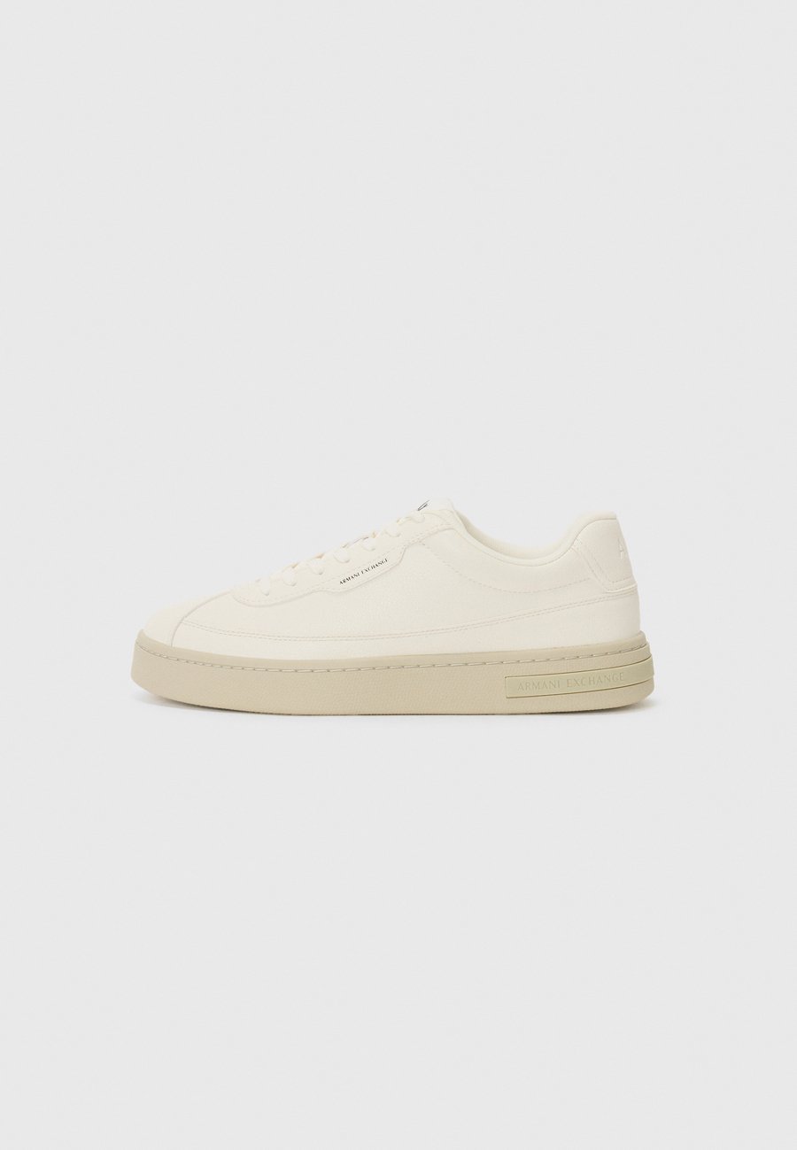 Кроссовки Armani Exchange LONDON TUMBLED, Off White/Off-White
Кроссовки Armani Exchange LONDON TUMBLED, Off White/Off-White