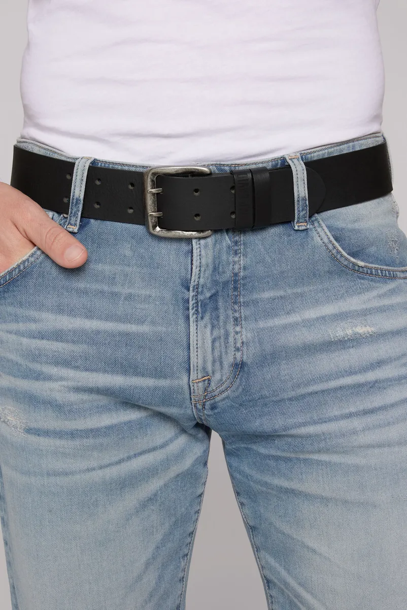 Кожаный ремень CAMP DAVID с тисненым логотипом, черный
Кожаный ремень CAMP DAVID с тисненым логотипом, черный