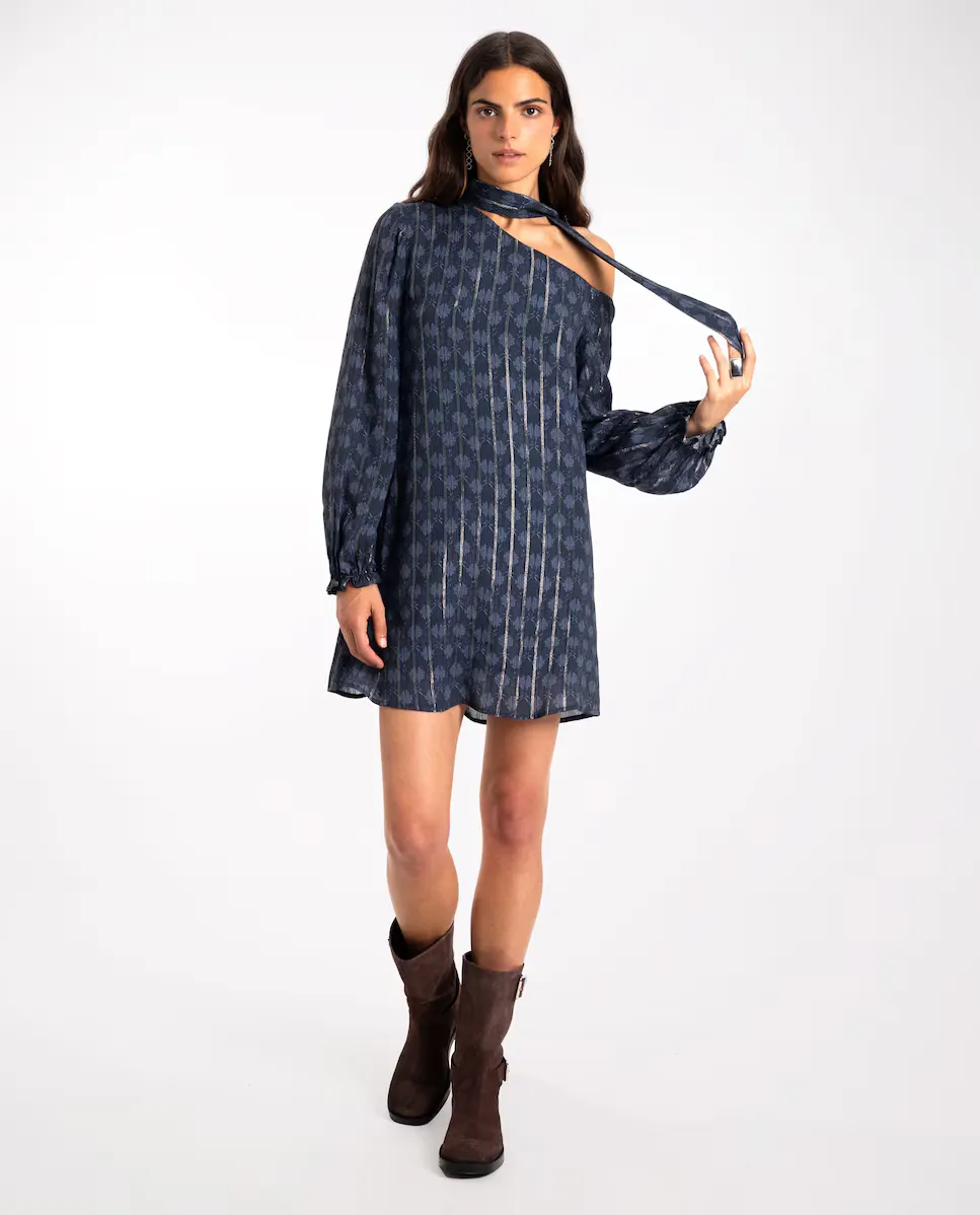 Короткое асимметричное платье с длинными рукавами The-Are, серебрянный
Короткое асимметричное платье с длинными рукавами The-Are, серебрянный