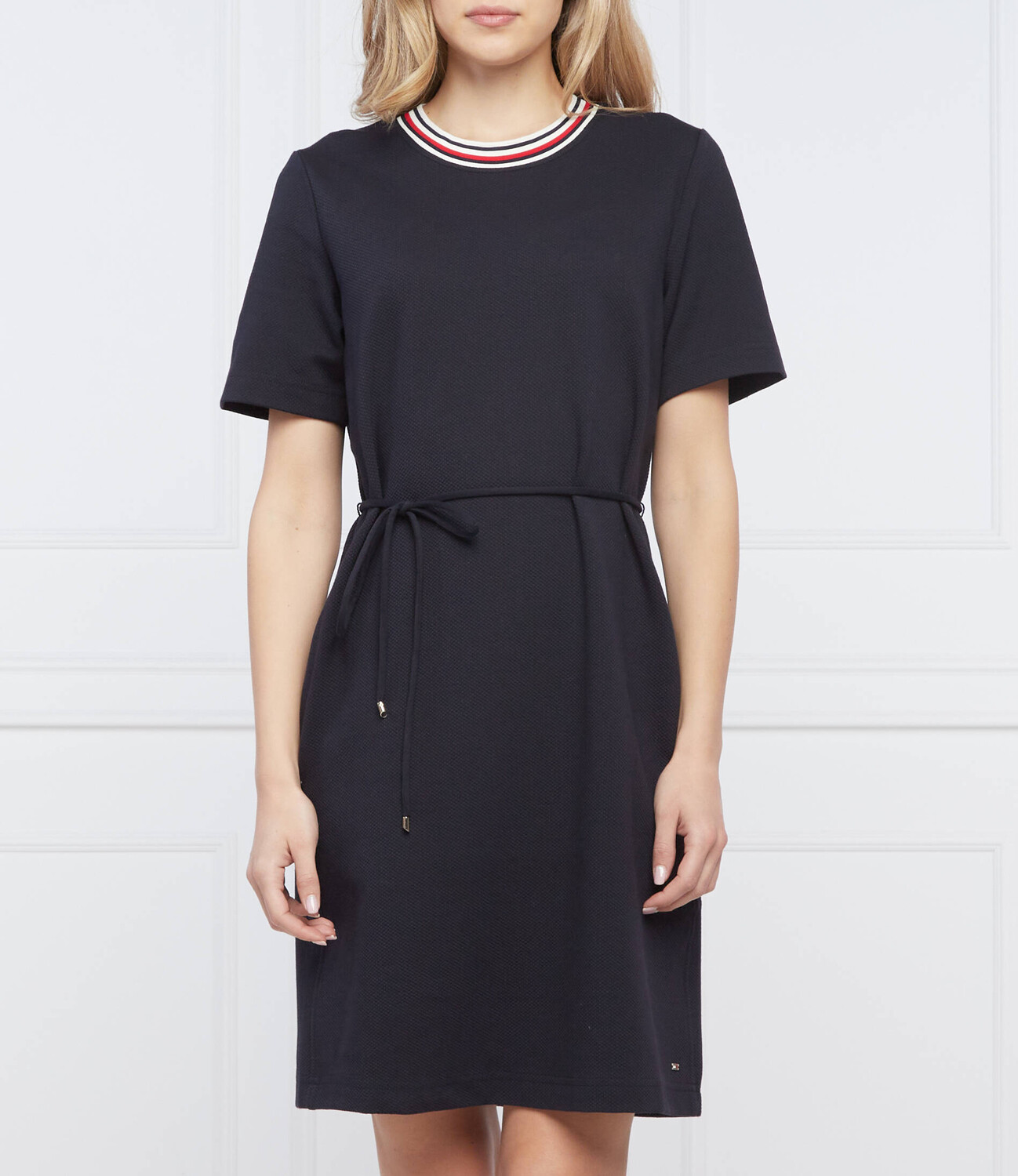 Платье Tommy Hilfiger, темно-синий
Платье Tommy Hilfiger, темно-синий