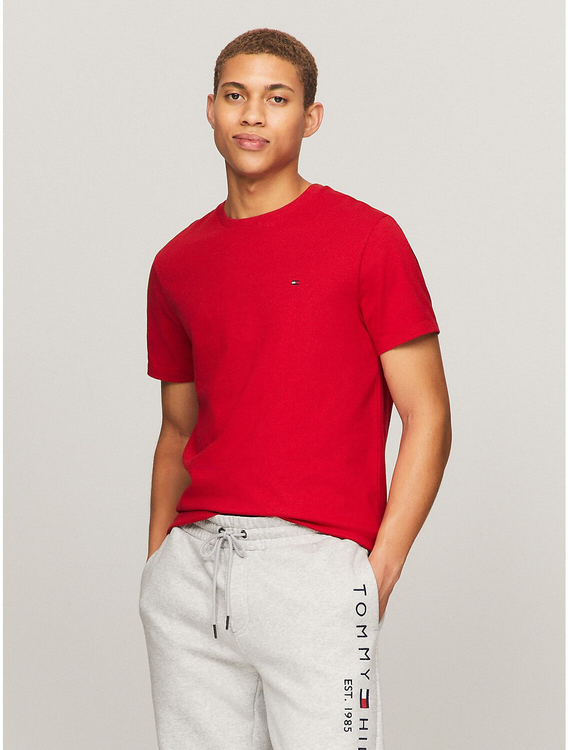 Мужская однотонная футболка Tommy Hilfiger Essential, цвет Primary Red 
Мужская однотонная футболка Tommy Hilfiger Essential, цвет Primary Red