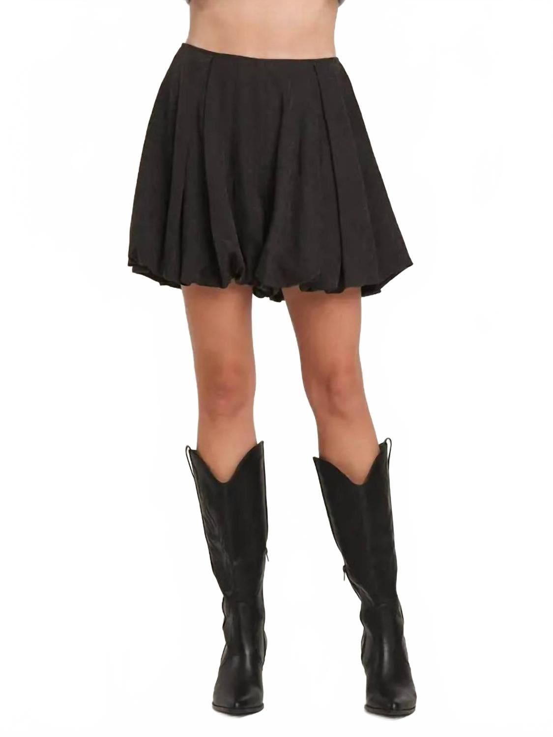 Черная юбка-шорты из замши с объемным силуэтом ABLE
Черная юбка-шорты из замши с объемным силуэтом ABLE