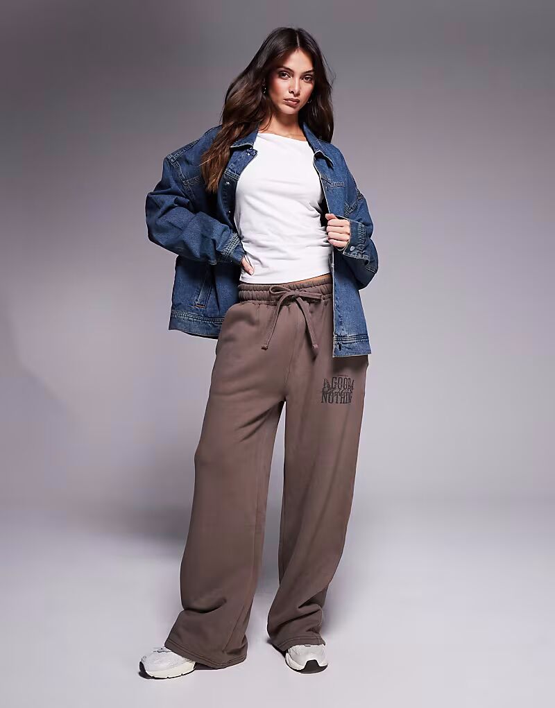 Свободные джоггеры прямого покроя с логотипом Good For Nothing бежевого цвета
Свободные джоггеры прямого покроя с логотипом Good For Nothing бежевого цвета