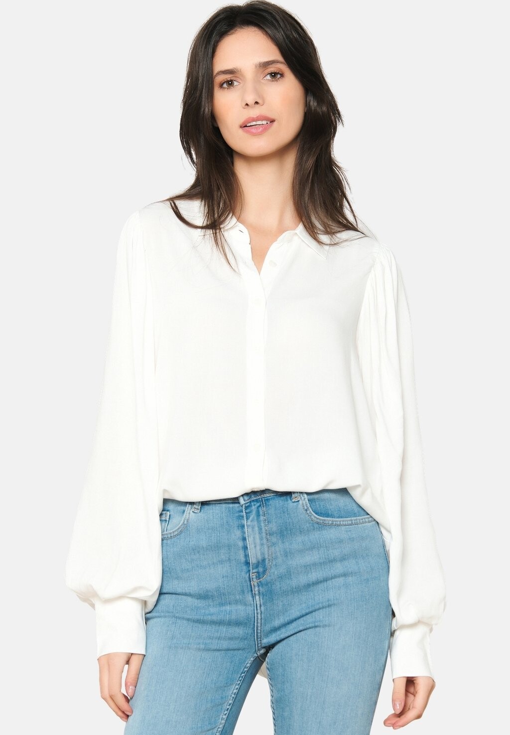 Блузка-рубашка WITH VOLUMINOUS SLEEVES LolaLiza, цвет offwhite
Блузка-рубашка WITH VOLUMINOUS SLEEVES LolaLiza, цвет offwhite