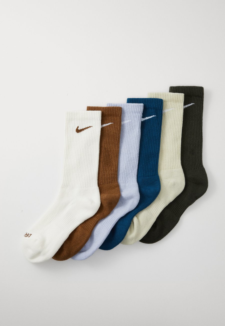 Носки Nike Performance EVERYDAY PLUS CREW UNISEX 6 PACK, Blueforce/Sequoia/Mosswoodbrown/Ghost/Ltkhaki/Sail/Blue
Носки Nike Performance EVERYDAY PLUS CREW UNISEX 6 PACK, Blueforce/Sequoia/Mosswoodbrown/Ghost/Ltkhaki/Sail/Blue