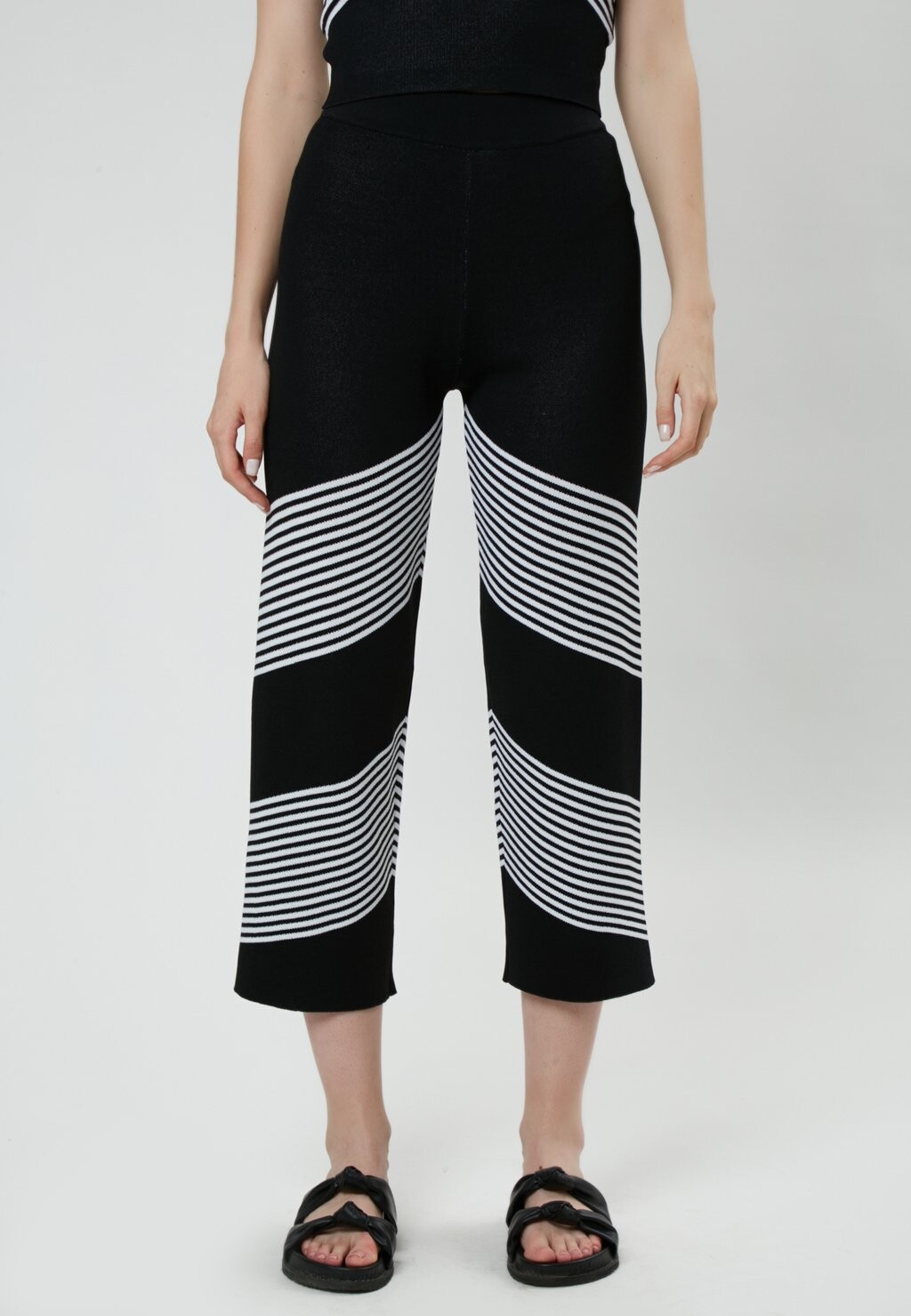 Брюки INFLUENCER, черный
Брюки INFLUENCER, черный