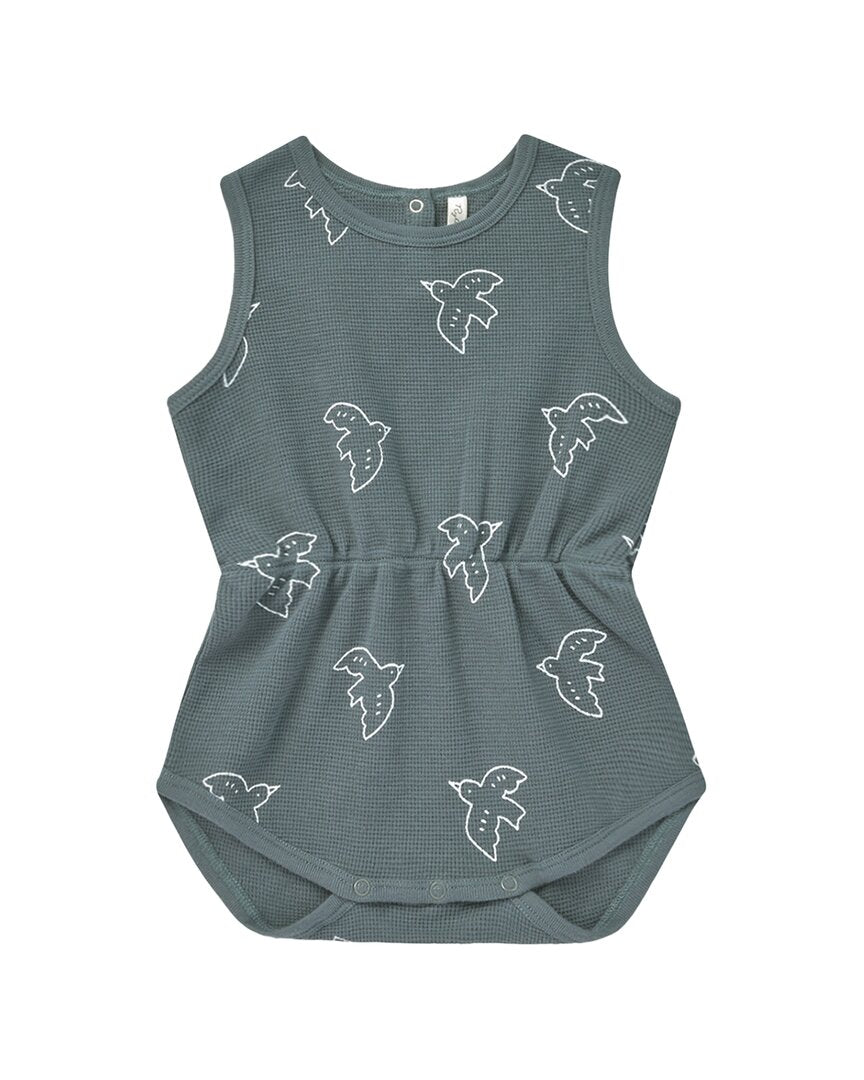 Rylee + Cru Collective комбинезон Cinch, цвет denim
Rylee + Cru Collective комбинезон Cinch, цвет denim