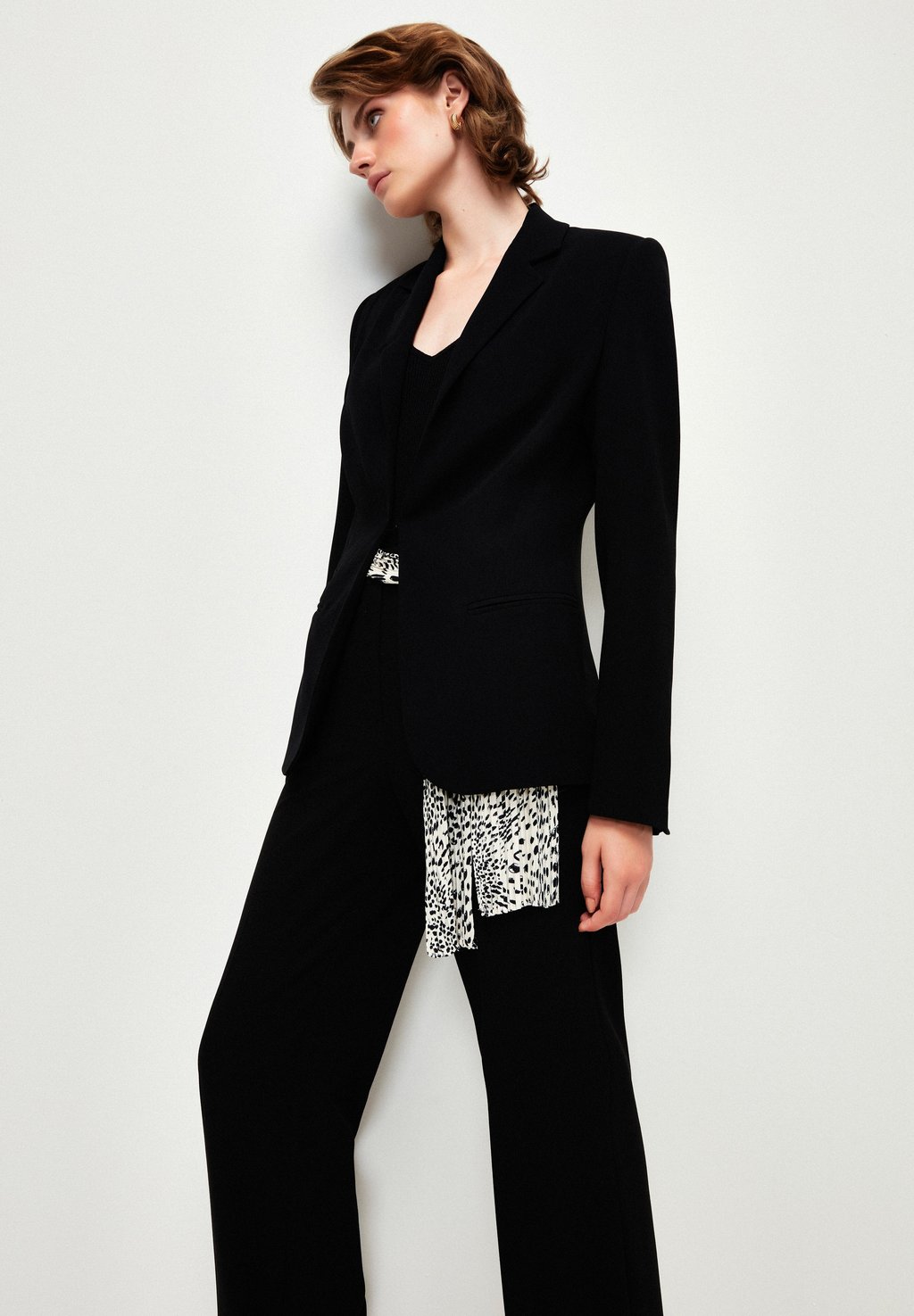 Блейзер HOOKED WITH POCKET adL, черный
Блейзер HOOKED WITH POCKET adL, черный