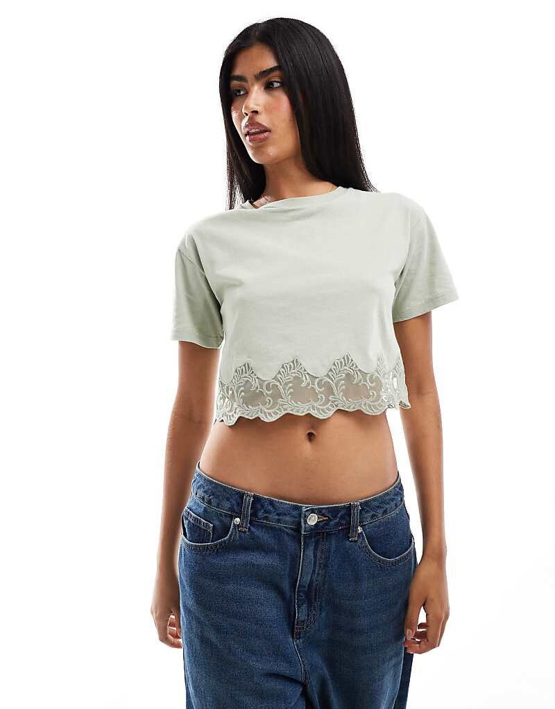 Укороченный топ свободного кроя с короткими рукавами и кружевным краем Miss Selfridge
Укороченный топ свободного кроя с короткими рукавами и кружевным краем Miss Selfridge