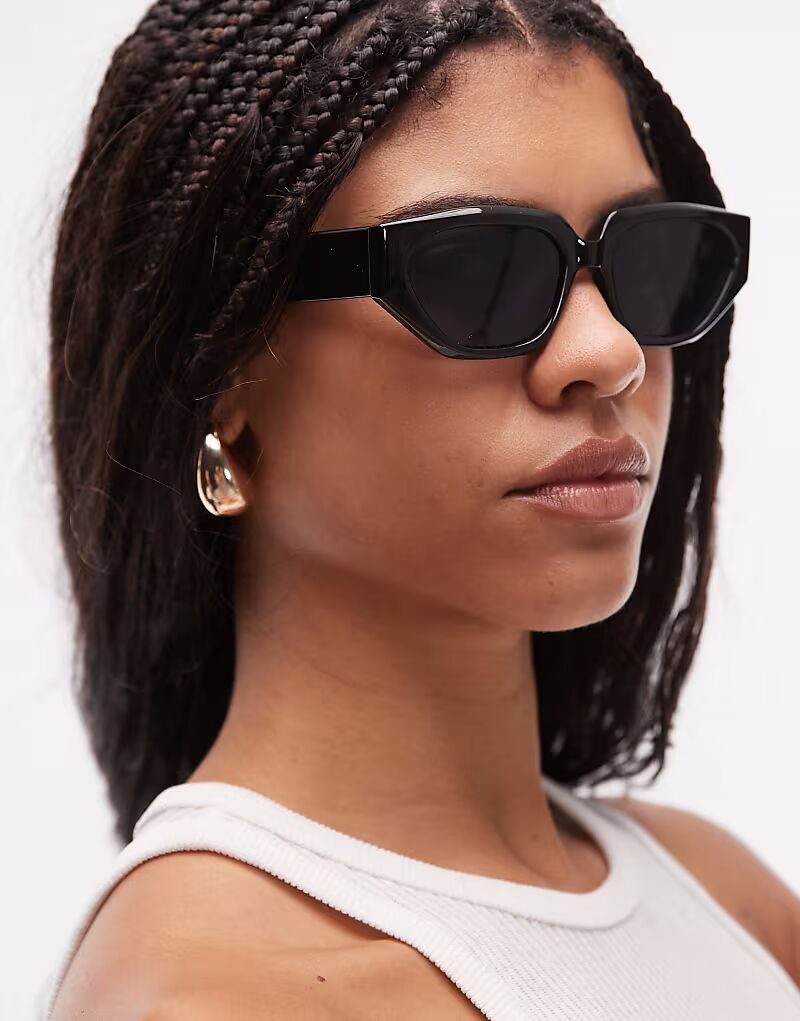 Солнцезащитные очки Topshop Croatia угловой формы «кошачий глаз» черного цвета
Солнцезащитные очки Topshop Croatia угловой формы «кошачий глаз» черного цвета