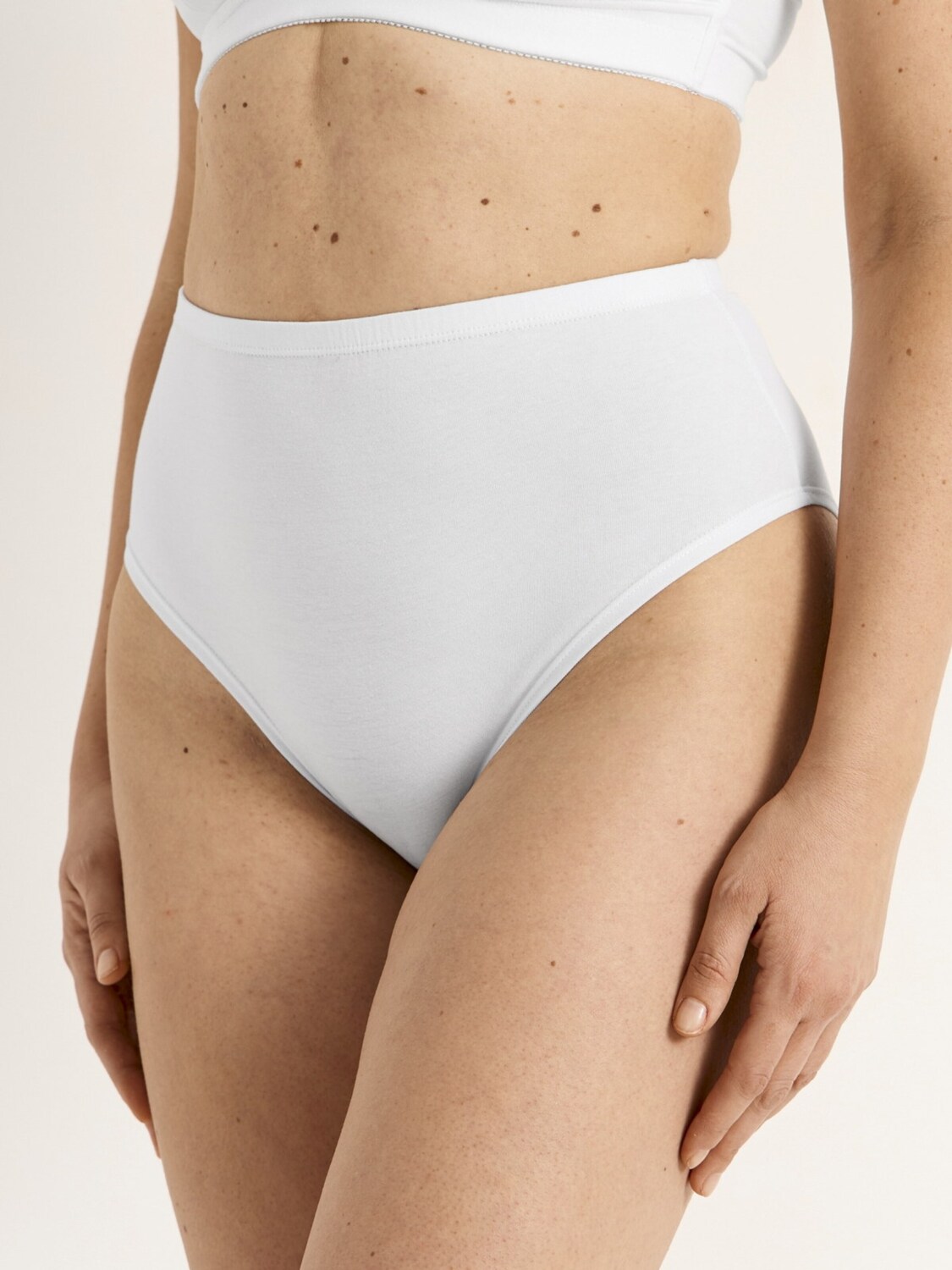 Cellbes of Sweden Корректирующая комбинация 'Bella' в белом цвете
Cellbes of Sweden Корректирующая комбинация 'Bella' в белом цвете