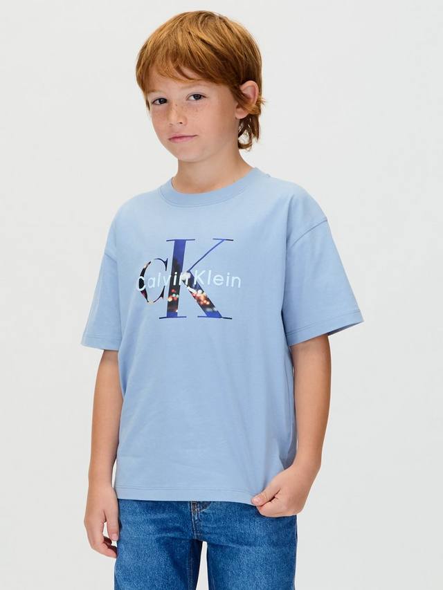 Детская футболка с фото и монограммой Calvin Klein, Faded Denim
Детская футболка с фото и монограммой Calvin Klein, Faded Denim