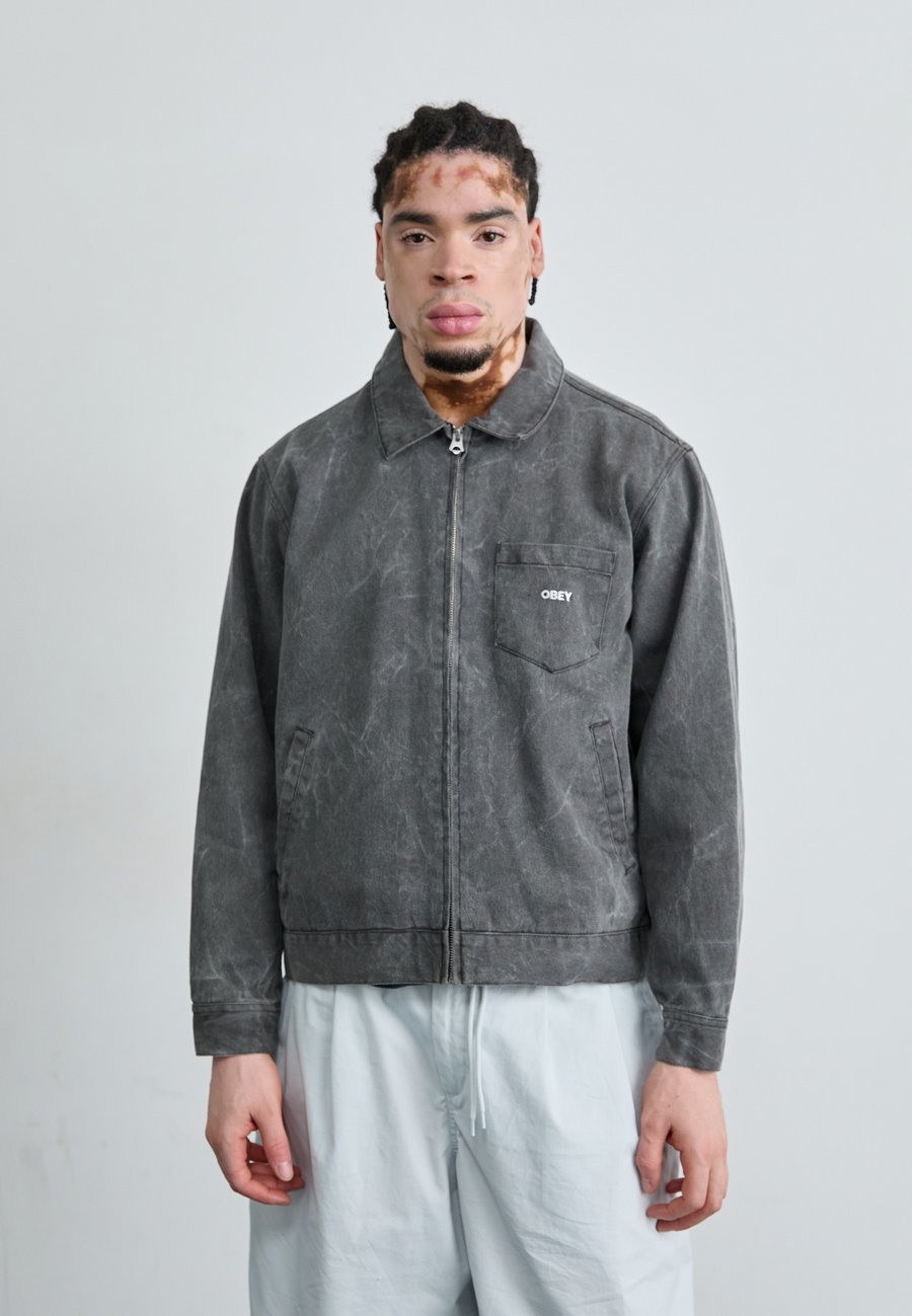 Куртка Obey Clothing WORKMAN ZIP JACKET, Black Wrinkle Wash/Black Denim
Куртка Obey Clothing WORKMAN ZIP JACKET, Black Wrinkle Wash/Black Denim