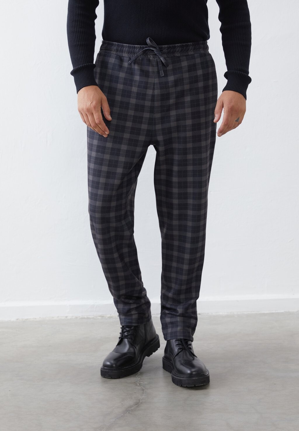 Спортивные брюки Pier One, темно-синий
Спортивные брюки Pier One, темно-синий