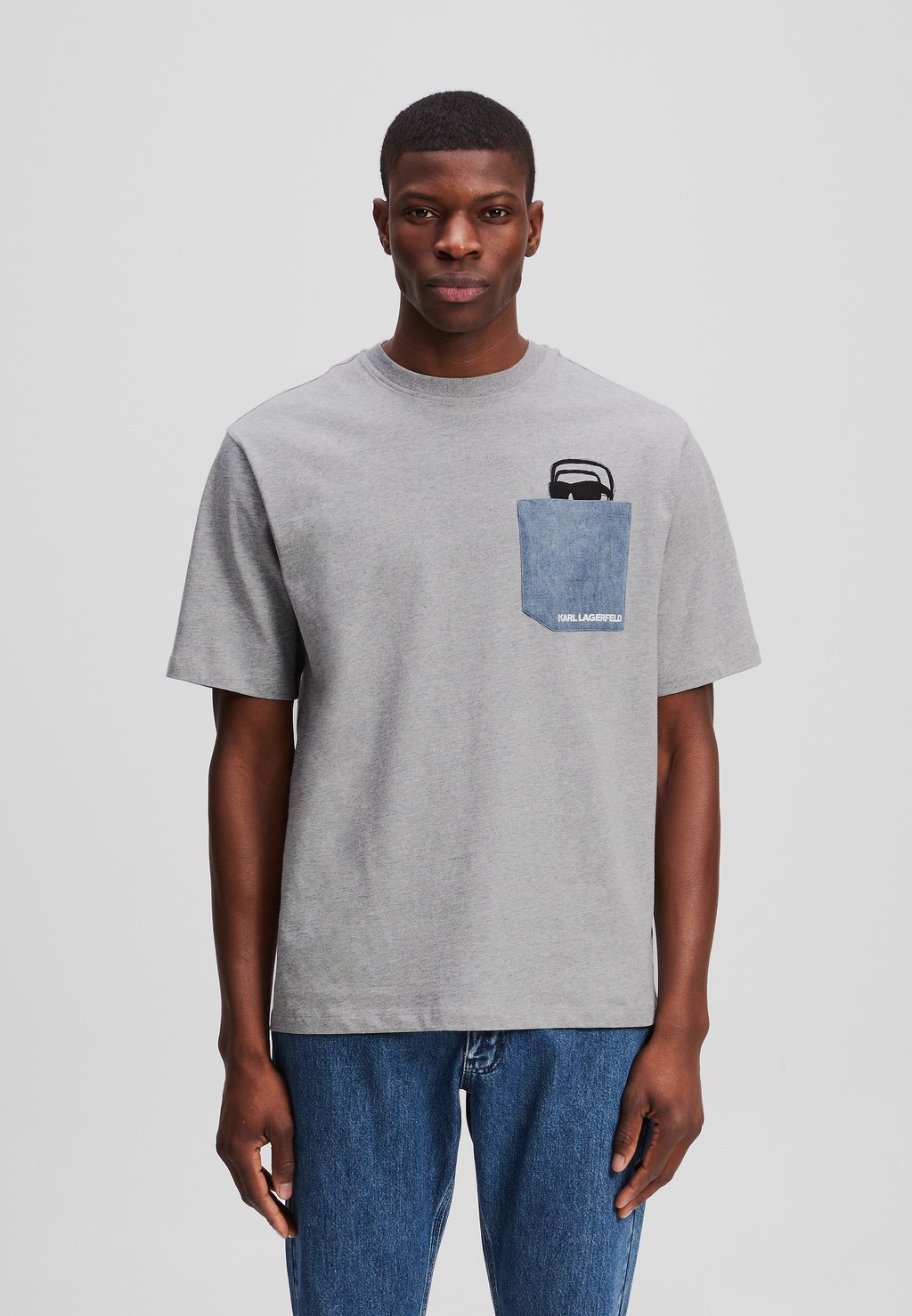 Футболка с принтом IKON POCKET KARL LAGERFELD, светло-серый
Футболка с принтом IKON POCKET KARL LAGERFELD, светло-серый