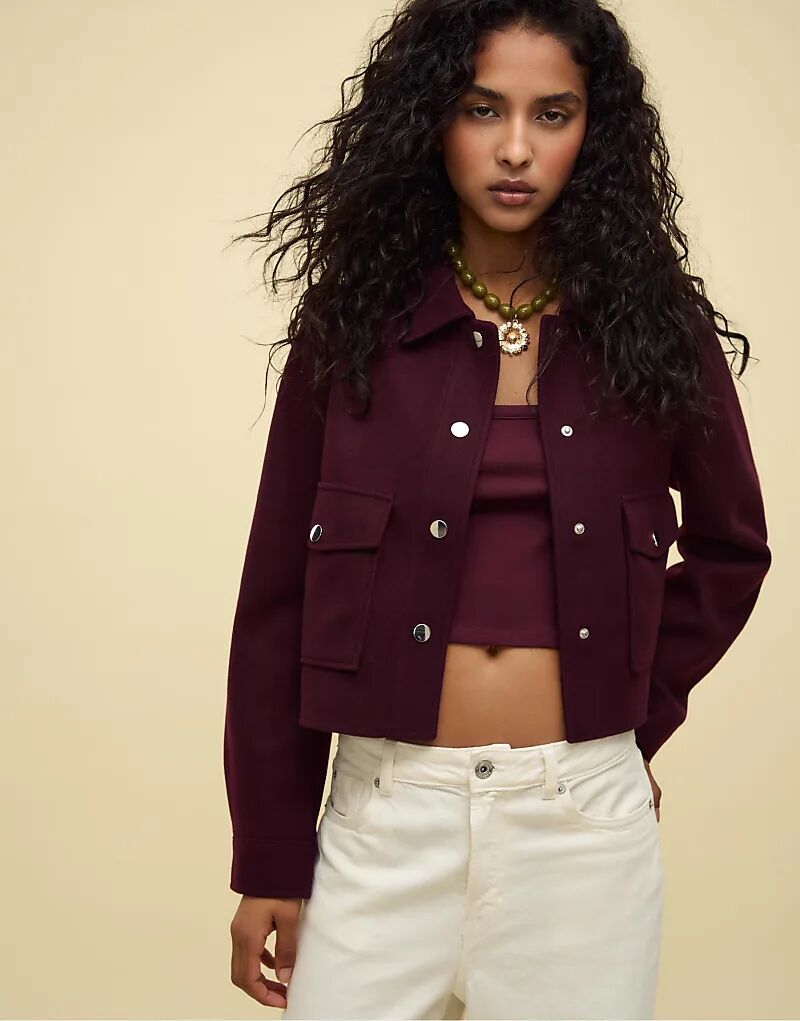 Короткая куртка Stradivarius Soft бордового цвета
Короткая куртка Stradivarius Soft бордового цвета