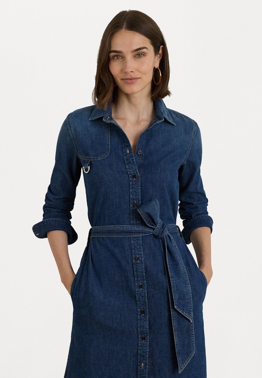 Платье Lauren Ralph Lauren HORSEBIT-TRIM BELTED DENIM SHIRTDRESS, Atecco Wash/Blue Denim
Платье Lauren Ralph Lauren HORSEBIT-TRIM BELTED DENIM SHIRTDRESS, Atecco Wash/Blue Denim