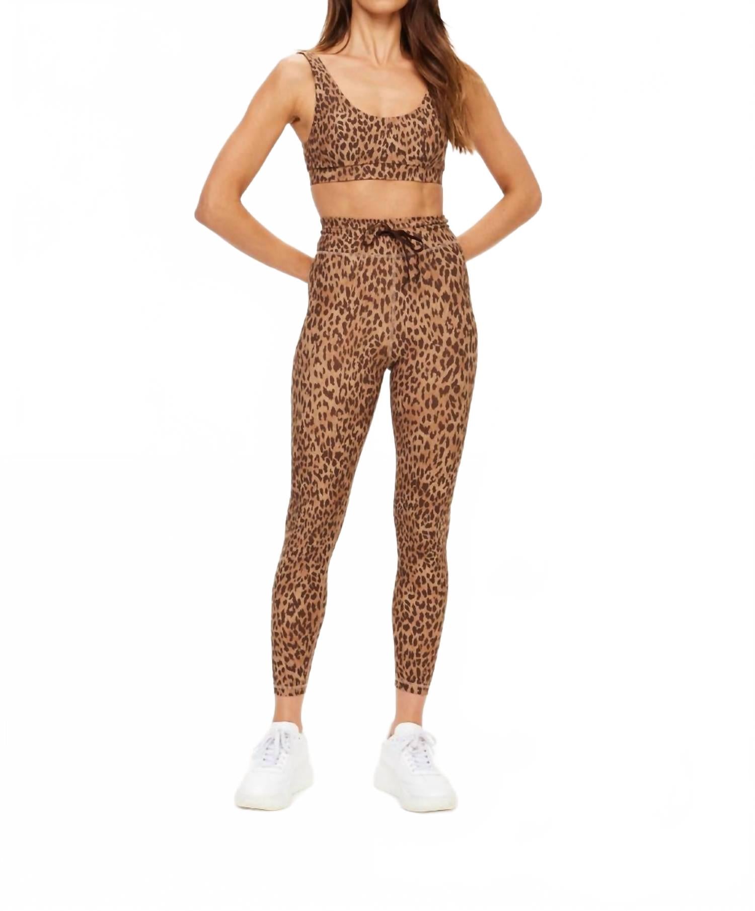 Бюстгальтер Panthera с круглым вырезом в леопардовом принте THE UPSIDE
Бюстгальтер Panthera с круглым вырезом в леопардовом принте THE UPSIDE