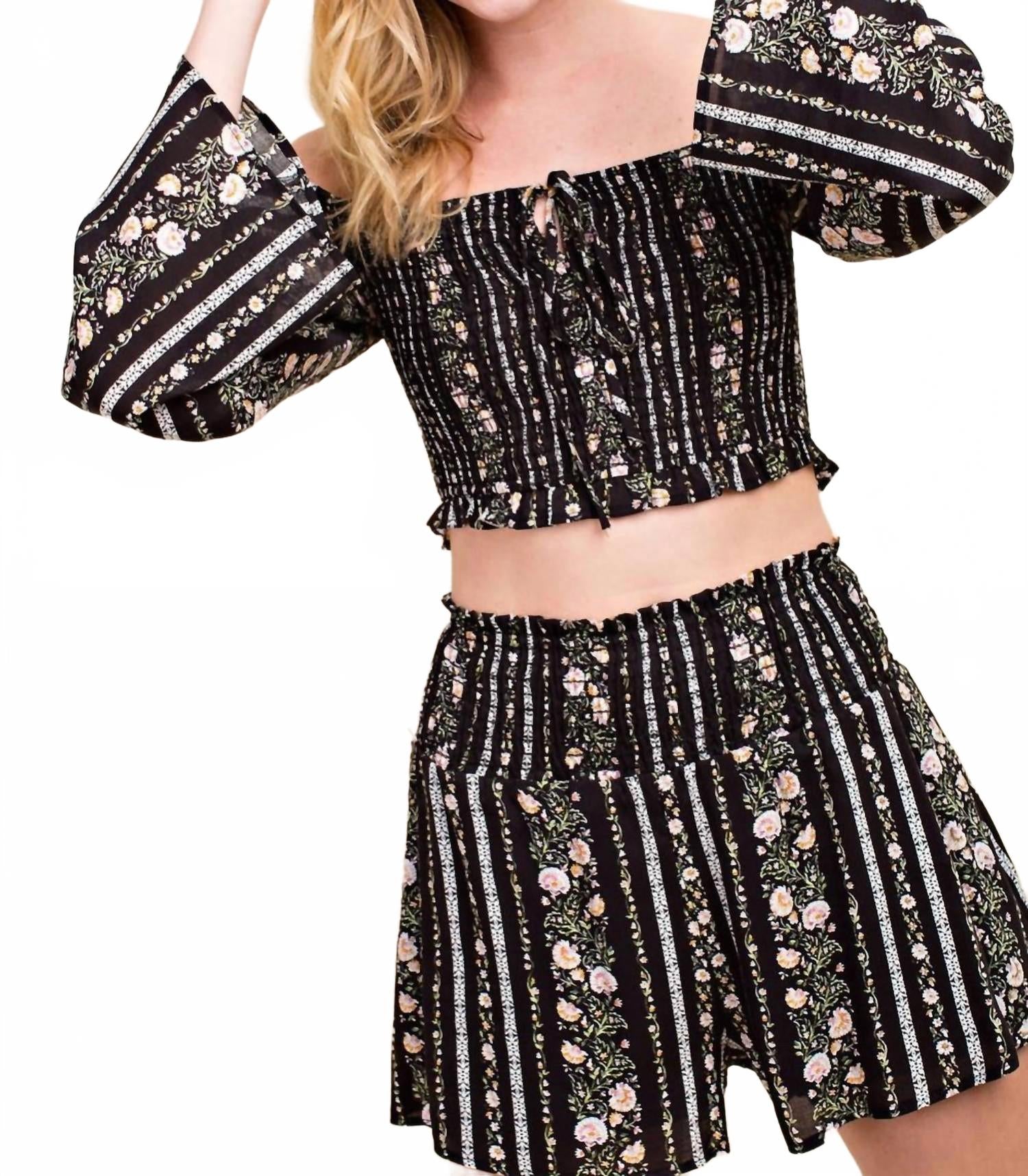 Черный топ со сборками в цветочном стиле Honey Punch
Черный топ со сборками в цветочном стиле Honey Punch