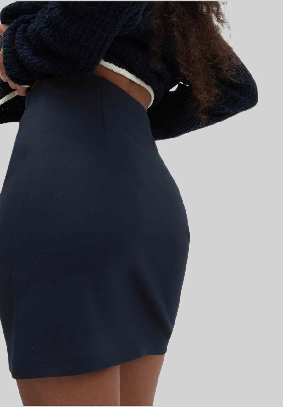 Юбка Marks & Spencer Mini skirt, Dark Navy/Dark Blue
Юбка Marks & Spencer Mini skirt, Dark Navy/Dark Blue