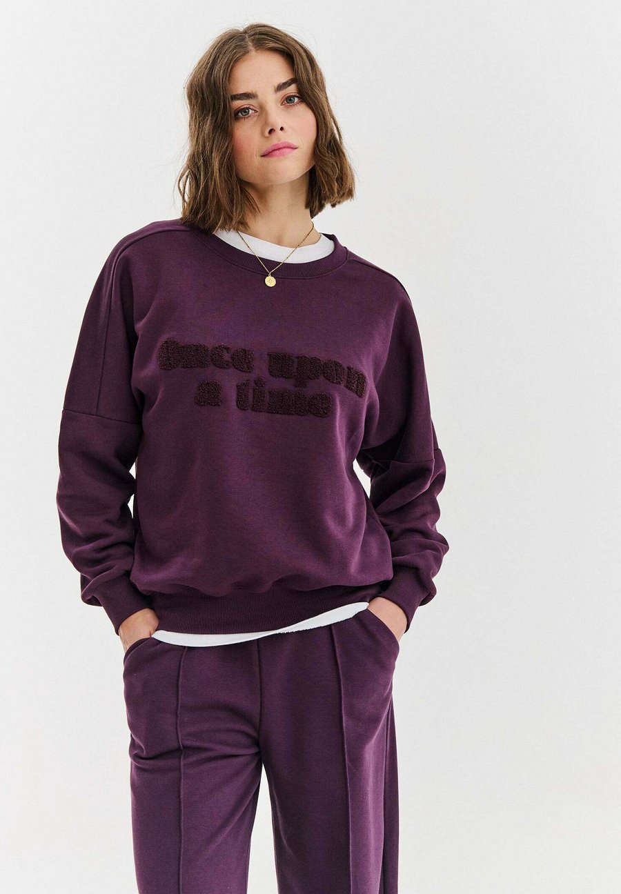 Толстовка NAOKO Sweatshirt, Purple
Толстовка NAOKO Sweatshirt, Purple