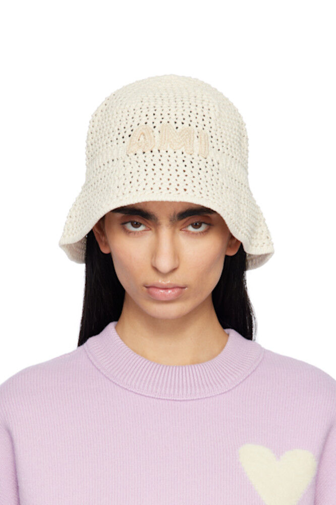 Вязаная шляпа-панама с нашивкой «AMI» белого цвета AMI Paris
Вязаная шляпа-панама с нашивкой «AMI» белого цвета AMI Paris
